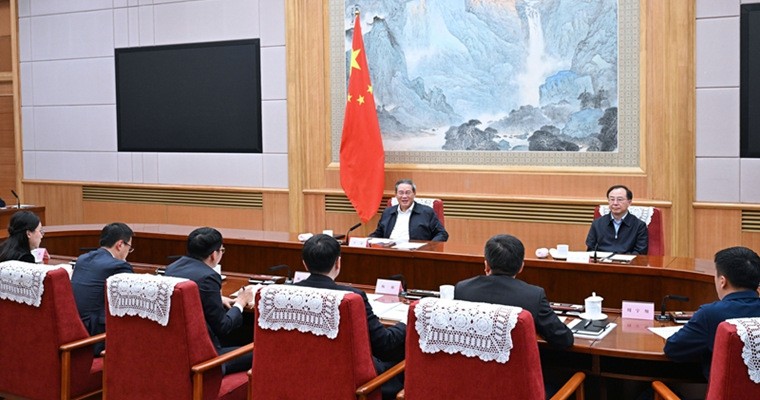 李强主持召开经济形势专家和企业家座谈会